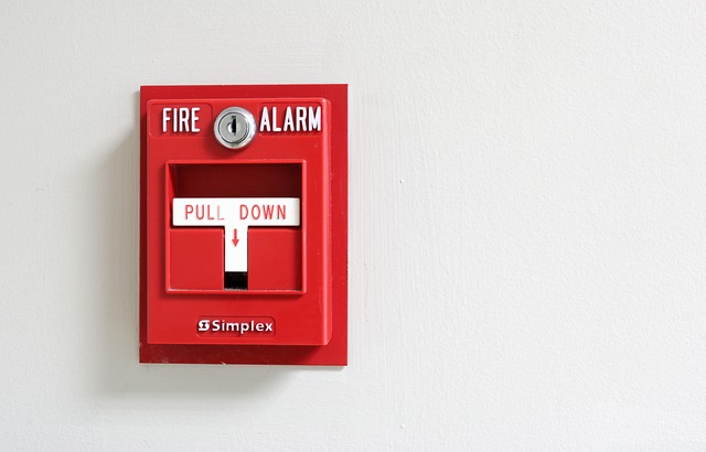 System antypożarowy do biura – jak powinien być zbudowany, by zapewnić bezpieczeństwo?
